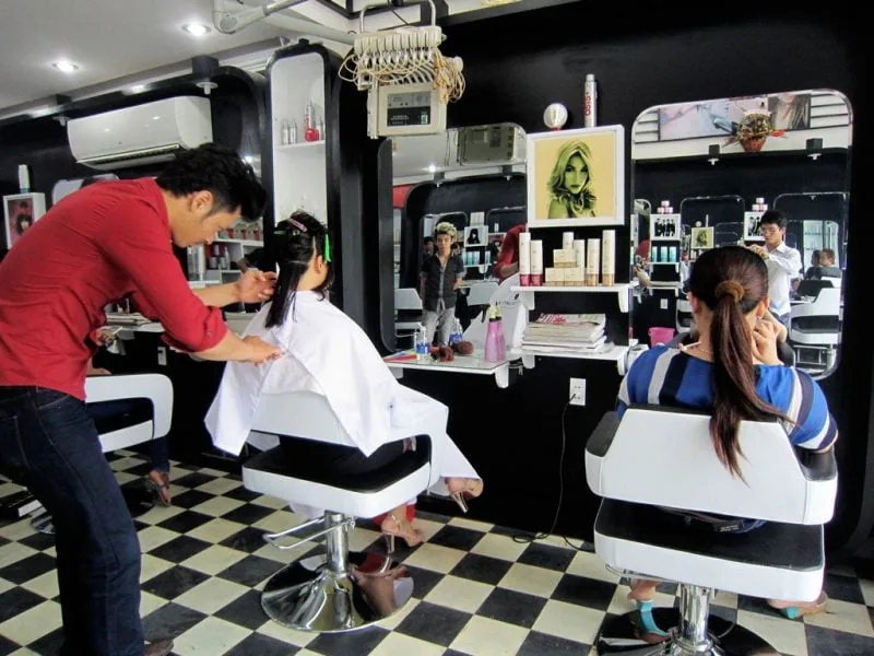 lap he thong loa cho salon toc