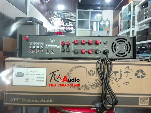 Mặt sau của amply thông báo Mặt sau của amply thông báo