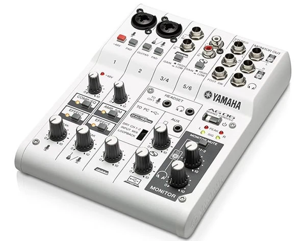 Mixer yamaha-ag06 cực kỳ nhỏ gọn và dễ sử dụng